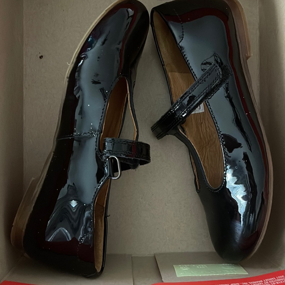 Italian brand patent black girls t strap with Velcro dress shoes.